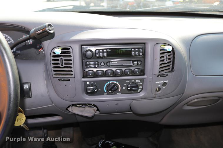 image for item DD0110 2002 Ford F150 SuperCab pickup truck