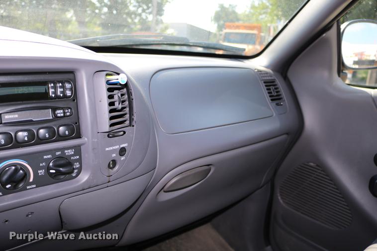 image for item DD0110 2002 Ford F150 SuperCab pickup truck