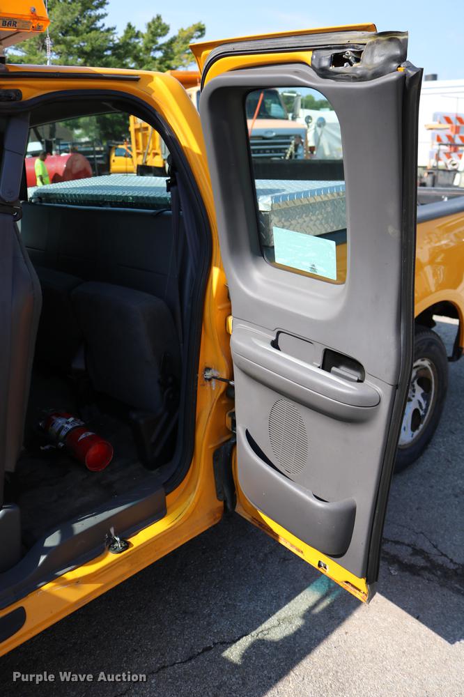 image for item DD0110 2002 Ford F150 SuperCab pickup truck