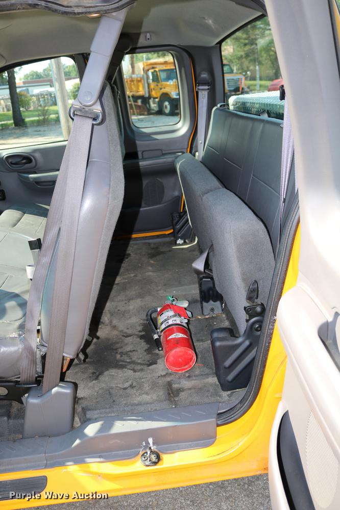 image for item DD0110 2002 Ford F150 SuperCab pickup truck