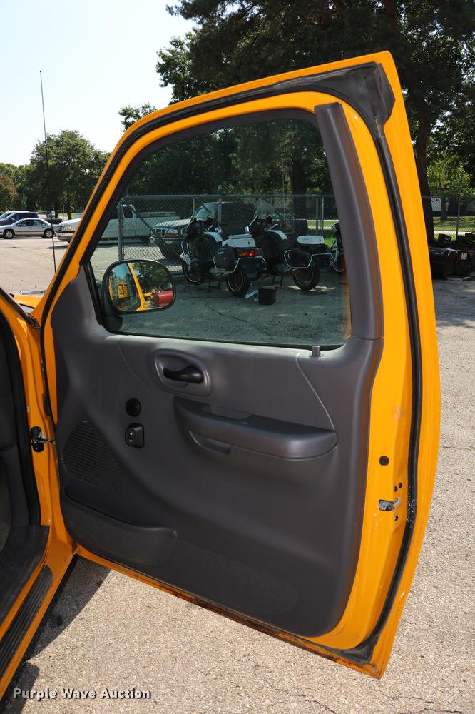 image for item DD0110 2002 Ford F150 SuperCab pickup truck