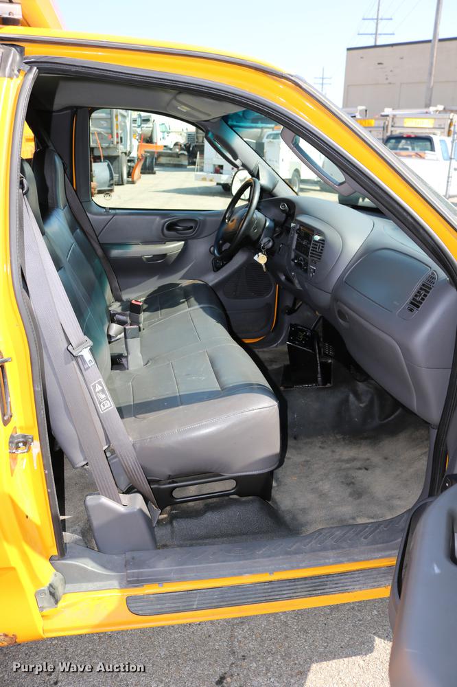 image for item DD0110 2002 Ford F150 SuperCab pickup truck