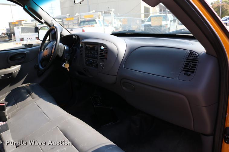 image for item DD0110 2002 Ford F150 SuperCab pickup truck