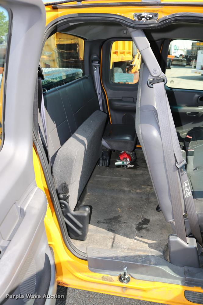 image for item DD0110 2002 Ford F150 SuperCab pickup truck