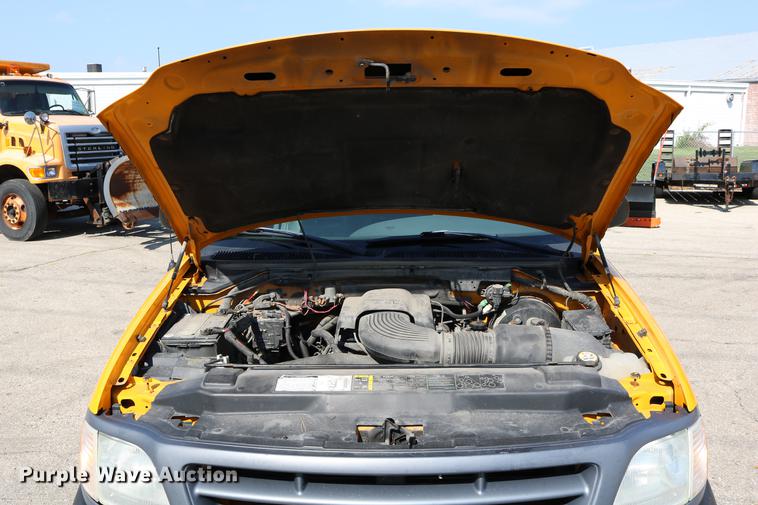 image for item DD0110 2002 Ford F150 SuperCab pickup truck