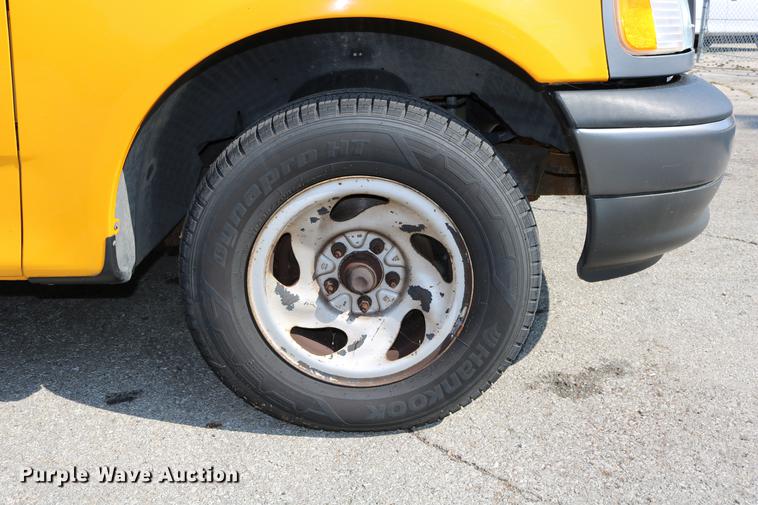 image for item DD0110 2002 Ford F150 SuperCab pickup truck