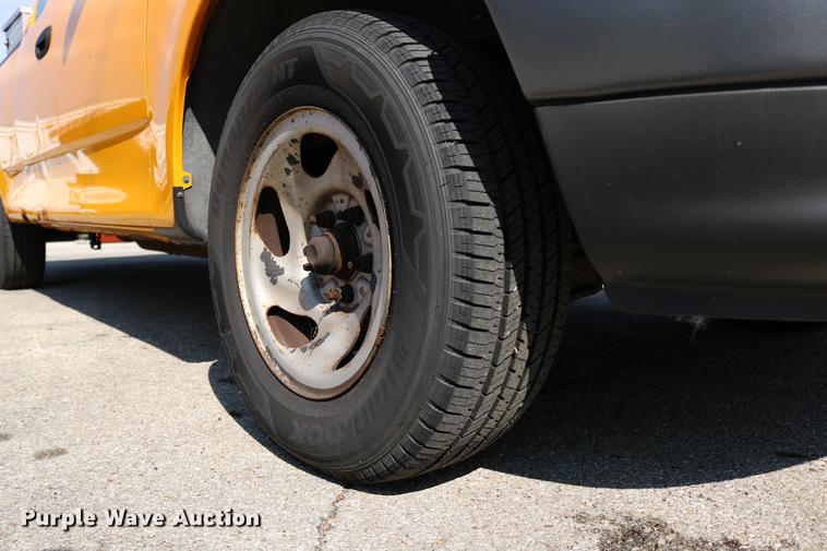 image for item DD0110 2002 Ford F150 SuperCab pickup truck