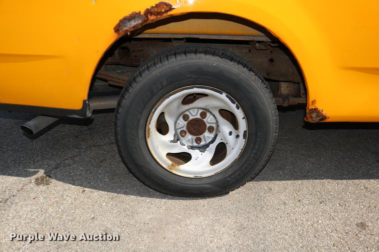 image for item DD0110 2002 Ford F150 SuperCab pickup truck