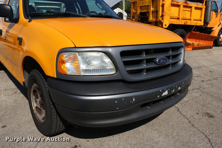 image for item DD0110 2002 Ford F150 SuperCab pickup truck