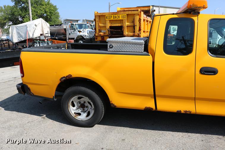 image for item DD0110 2002 Ford F150 SuperCab pickup truck