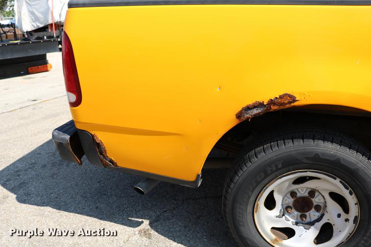 image for item DD0110 2002 Ford F150 SuperCab pickup truck