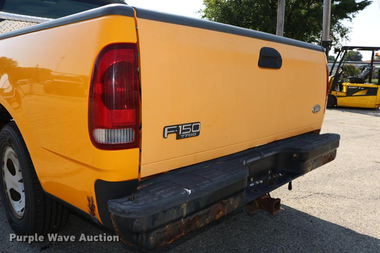 image for item DD0110 2002 Ford F150 SuperCab pickup truck