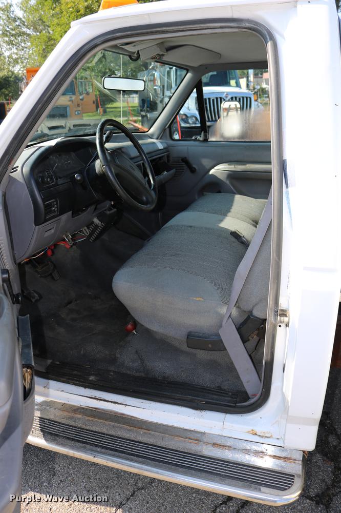 image for item DD0111 1996 Ford F450 Super Duty utility truck