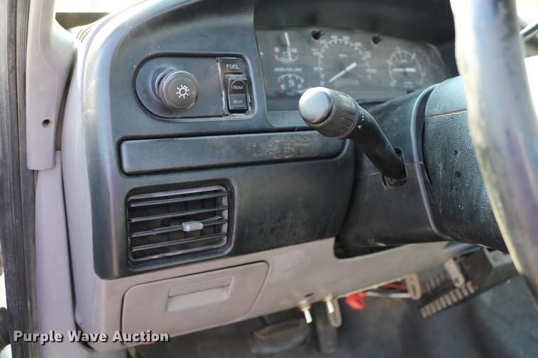 image for item DD0111 1996 Ford F450 Super Duty utility truck