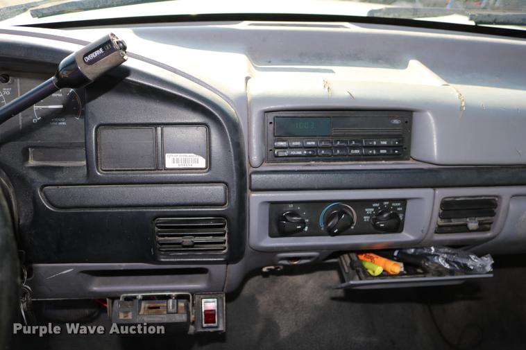 image for item DD0111 1996 Ford F450 Super Duty utility truck