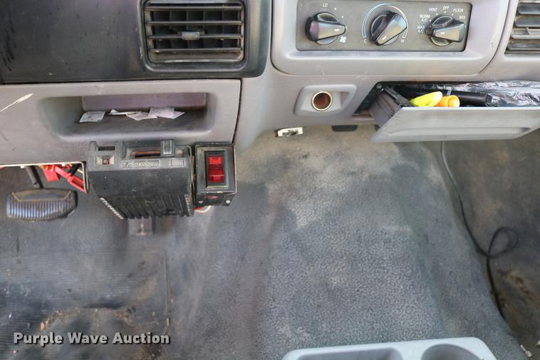 image for item DD0111 1996 Ford F450 Super Duty utility truck