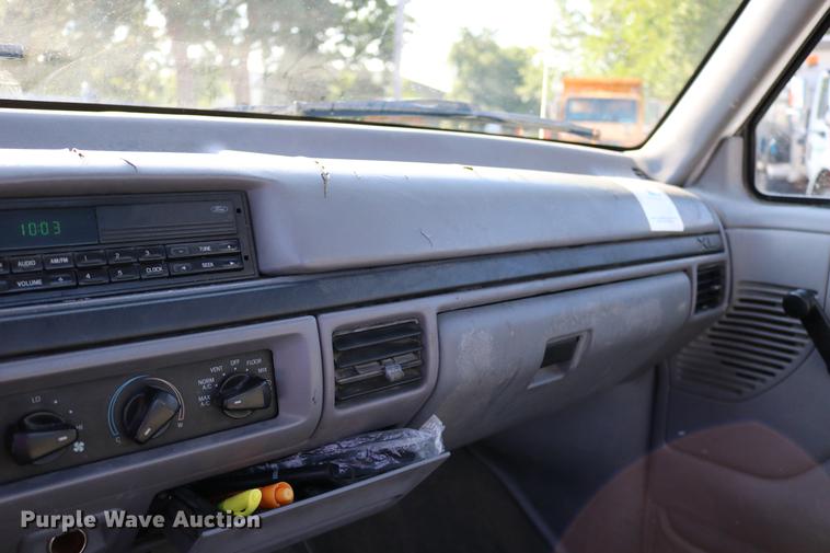image for item DD0111 1996 Ford F450 Super Duty utility truck
