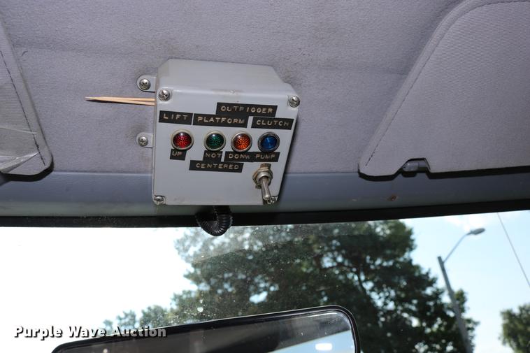 image for item DD0111 1996 Ford F450 Super Duty utility truck