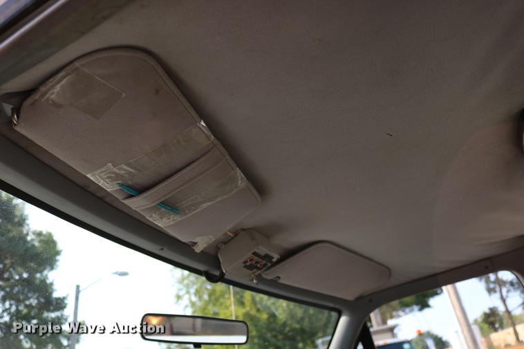 image for item DD0111 1996 Ford F450 Super Duty utility truck