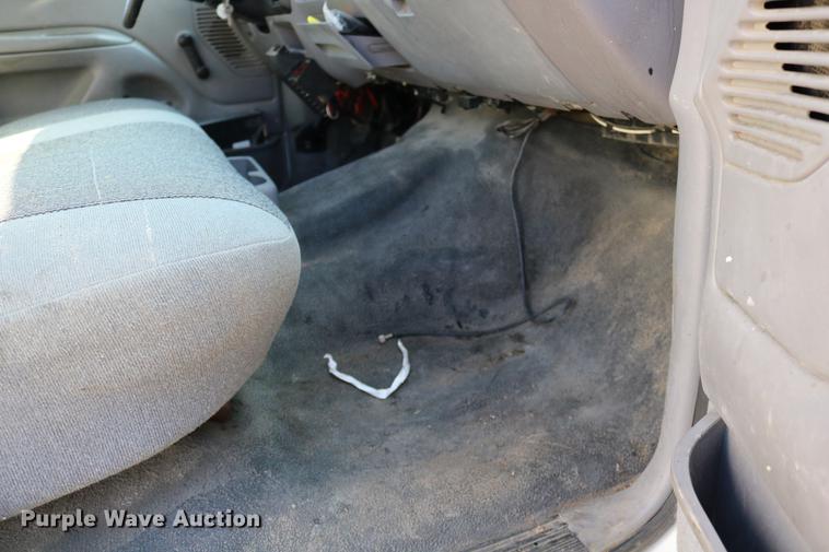 image for item DD0111 1996 Ford F450 Super Duty utility truck