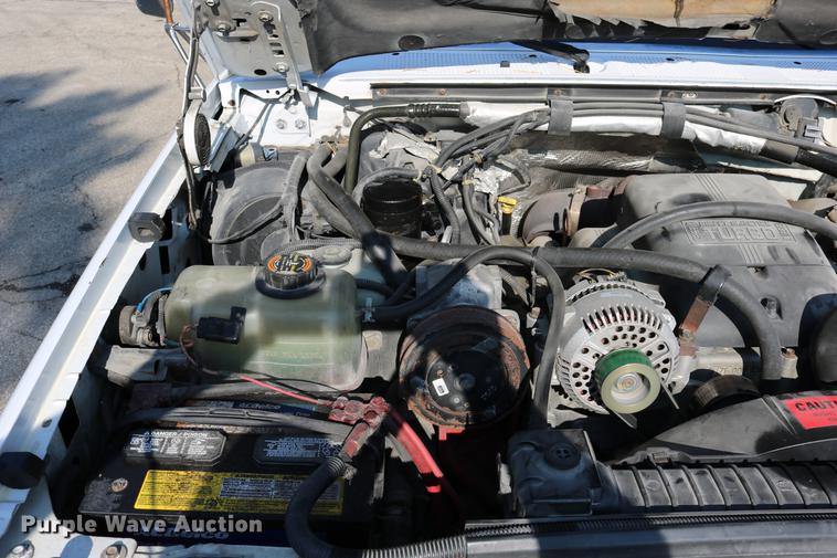 image for item DD0111 1996 Ford F450 Super Duty utility truck