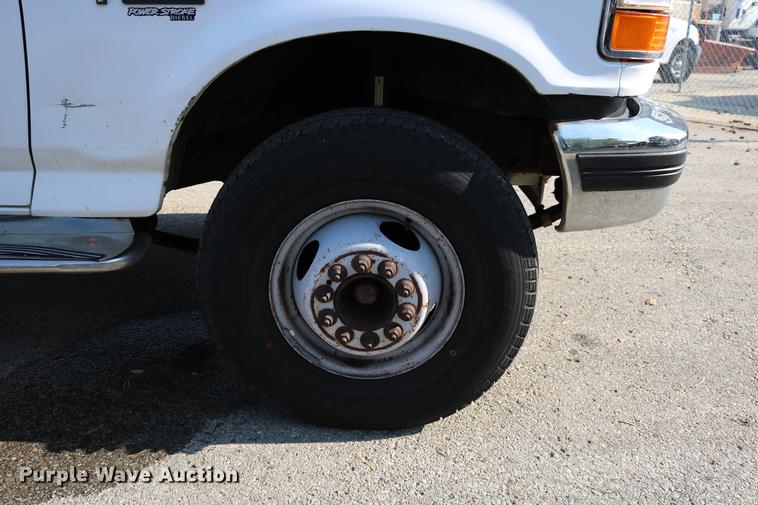 image for item DD0111 1996 Ford F450 Super Duty utility truck