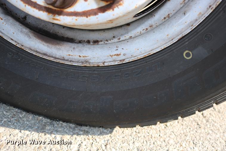 image for item DD0111 1996 Ford F450 Super Duty utility truck