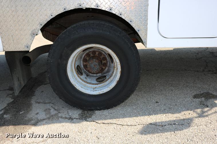 image for item DD0111 1996 Ford F450 Super Duty utility truck