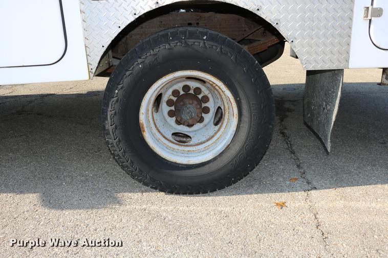 image for item DD0111 1996 Ford F450 Super Duty utility truck