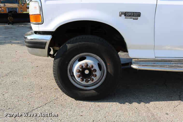 image for item DD0111 1996 Ford F450 Super Duty utility truck