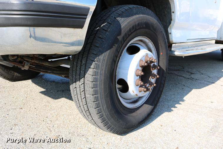 image for item DD0111 1996 Ford F450 Super Duty utility truck