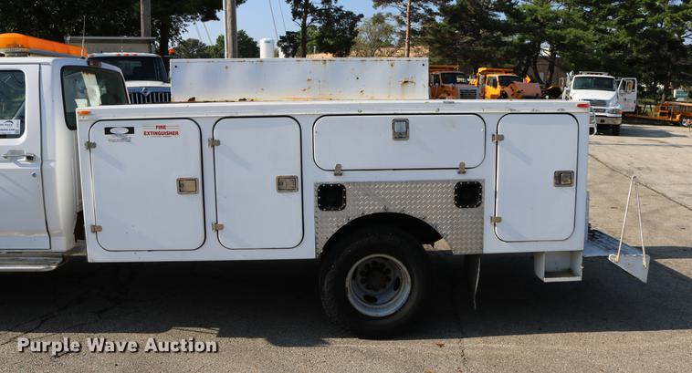 image for item DD0111 1996 Ford F450 Super Duty utility truck
