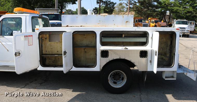 image for item DD0111 1996 Ford F450 Super Duty utility truck