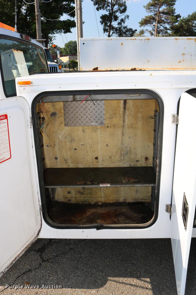 image for item DD0111 1996 Ford F450 Super Duty utility truck