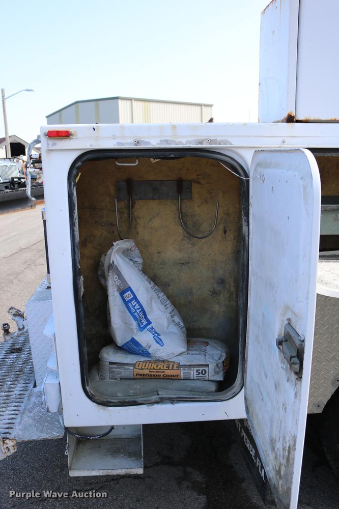 image for item DD0111 1996 Ford F450 Super Duty utility truck