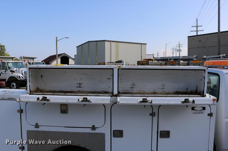 image for item DD0111 1996 Ford F450 Super Duty utility truck