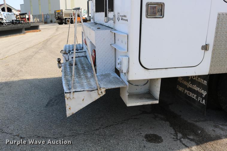 image for item DD0111 1996 Ford F450 Super Duty utility truck