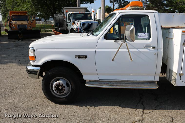 image for item DD0111 1996 Ford F450 Super Duty utility truck