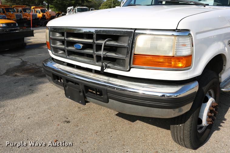 image for item DD0111 1996 Ford F450 Super Duty utility truck