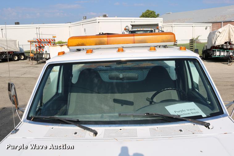 image for item DD0111 1996 Ford F450 Super Duty utility truck