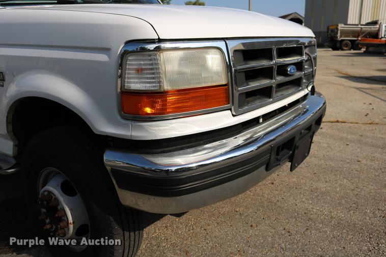 image for item DD0111 1996 Ford F450 Super Duty utility truck