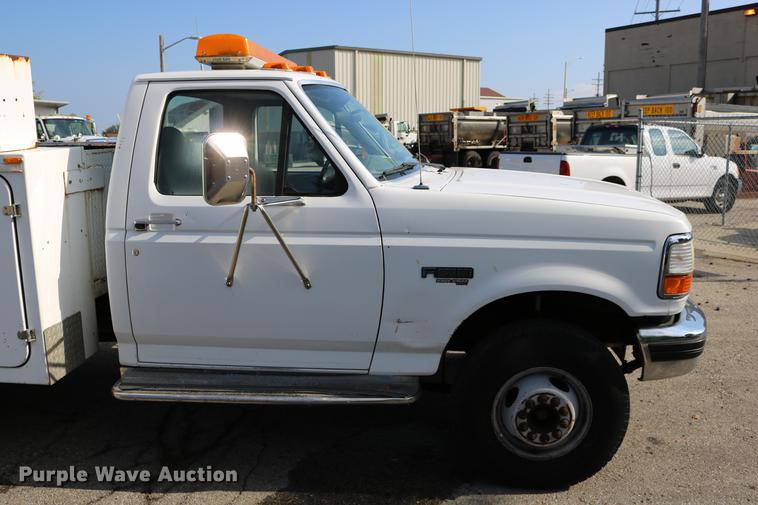 image for item DD0111 1996 Ford F450 Super Duty utility truck