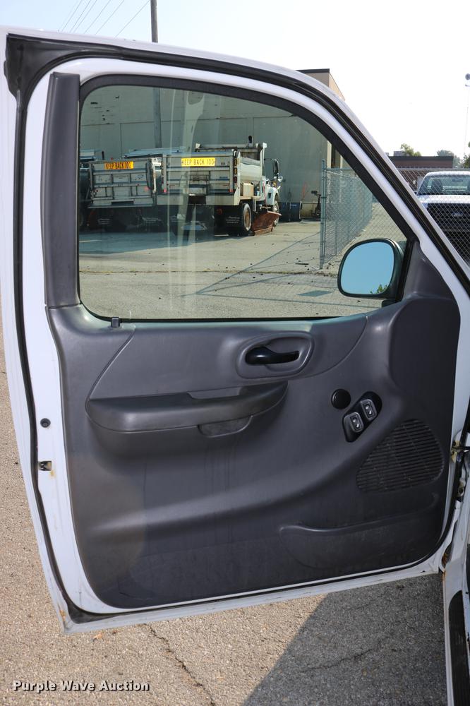 image for item DD0112 2004 Ford F150 SuperCab pickup truck