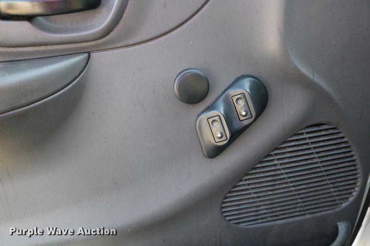 image for item DD0112 2004 Ford F150 SuperCab pickup truck