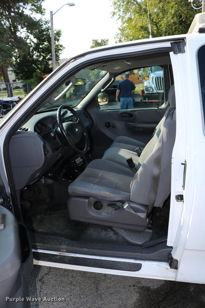 image for item DD0112 2004 Ford F150 SuperCab pickup truck