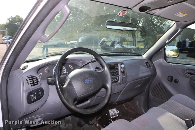 image for item DD0112 2004 Ford F150 SuperCab pickup truck