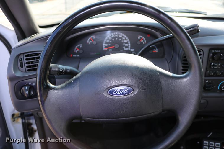 image for item DD0112 2004 Ford F150 SuperCab pickup truck