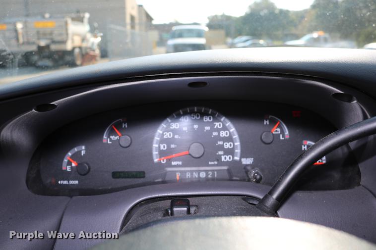 image for item DD0112 2004 Ford F150 SuperCab pickup truck