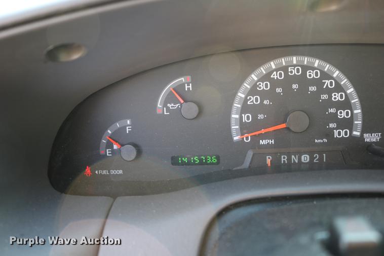 image for item DD0112 2004 Ford F150 SuperCab pickup truck