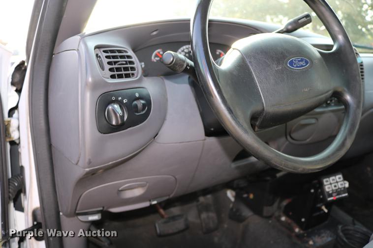 image for item DD0112 2004 Ford F150 SuperCab pickup truck